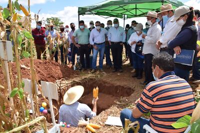 Ministro recorrió una finca modelo durante su día de campo en San Juan Nepomuceno.
