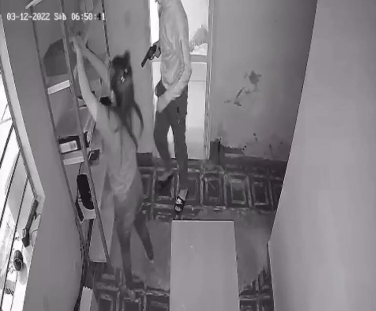 Momento del asalto a la carnicería.