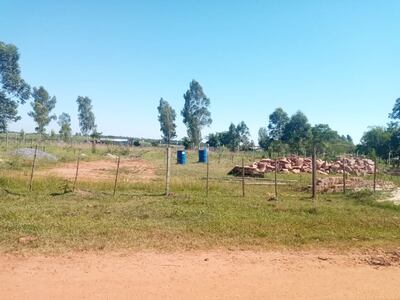 La Unidad de Salud Familiar  de la compañía Arazapé de San José de los Arroyos, fue derrumbada en febrero del año pasado.