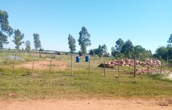 La Unidad de Salud Familiar de la compañía Arazapé de San José de los Arroyos, fue derrumbada en febrero del año pasado.