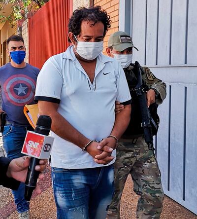 Gerardo Gómez llegaba a la fiscalía con agentes de la Senad.