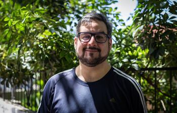 Juan Cálcena Ramírez, periodista de ABC Digital, cuyo reportaje “Depresión, ansiedad, encierro y angustia: el daño de la pandemia a la salud mental” ganó la décima edición del Premio Nacional de Periodismo Científico en la categoría portales digitales.