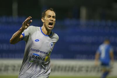Cuando Pablo Velázquez festejaba goles en el 12 de Octubre. Ahora entrena con el plantel de la Reserva.