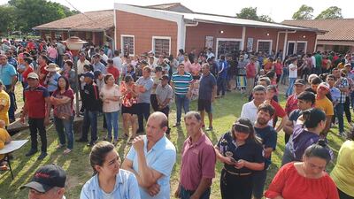Desde temprano, muchos electores acudieron a sufragar en Caazapá.