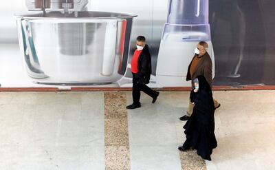 En el caso de los virus respiratorios, como el SARS-CoV-2 y el VRS, la infección comienza en la nariz cuando se respira el virus.