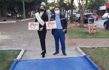 La Miss San Juan Guadalupe Rolón y el líder de Teletón, Alexis Portillo, durante el acto de inauguración de las rampas