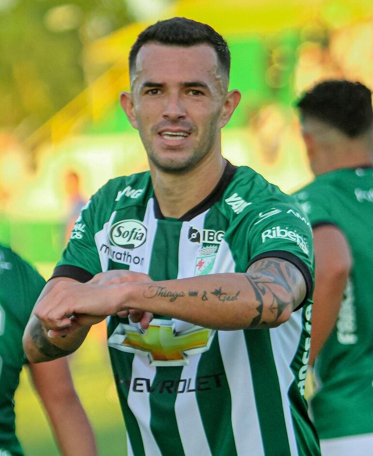 Leonardo Adrián Villagra Enciso (32), delantero paraguayo de Oriente Petrolero.