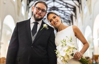Felices y enamorados Rodrigo Paredes Rodríguez y Belén Acosta Macchi.