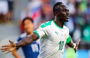 Sadio Mané celebra su gol para Senegal.