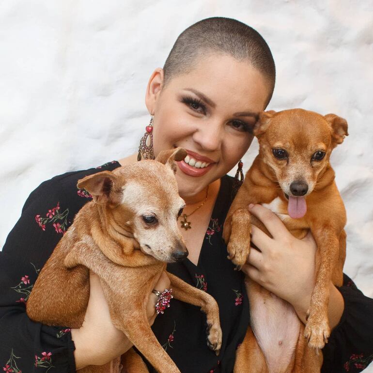 Susan Zaldívar con sus mascotas China y Pampita, esta última partió ayer y la cantante se mostró muy triste. (Instagram/Susan Zaldívar)