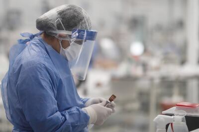 Según médicos de UCI, de Argentina, “los recursos para salvar a los pacientes con covid se están agotando”.