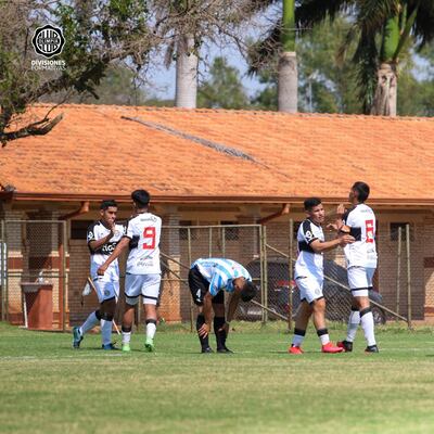 Olimpia derrotó a Guaireña y sigue liderando la categoría.