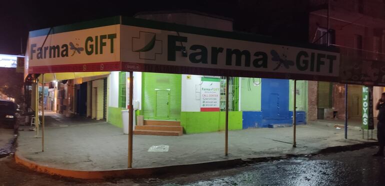 Fachada de la farmacia que se intentó robar esta madrugada.