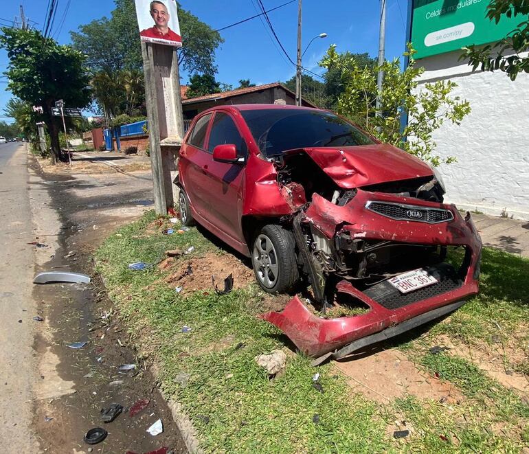 Así quedó uno de los vehículos afectados por el choque.