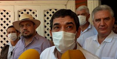 El vicepresidente Hugo Velázquez en compañía del ministro del MOPC Arnoldo Wiens, el senador Enrique Bacchetta y el diputado nacional Colym Soroka.