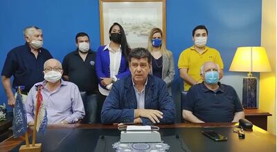 Efraín Alegre (centro) al inicio de la jornada de votación de convencionales liberales. No hubo asamblea ni debates. Fue una consulta.