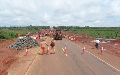 Recién alrededor de las 16:00 de ayer volvieron a habilitar el tránsito en dos carriles, luego de un arduo trabajo.