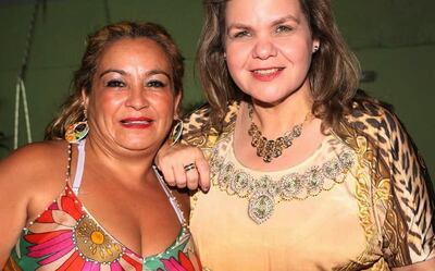 La recientemente nombrada María Venus Cañete con Lilian Samaniego. Los médicos critican el cambio en plena pandemia.