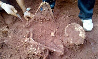 Restos humanos de presuntos torturados durante la dictadura de Alfredo Stroessner.