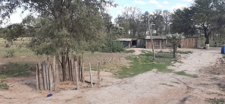 En este lugar viven 51 familias de la Comunidad, en míseras condiciones, cuando podían progresar en sus tierras.