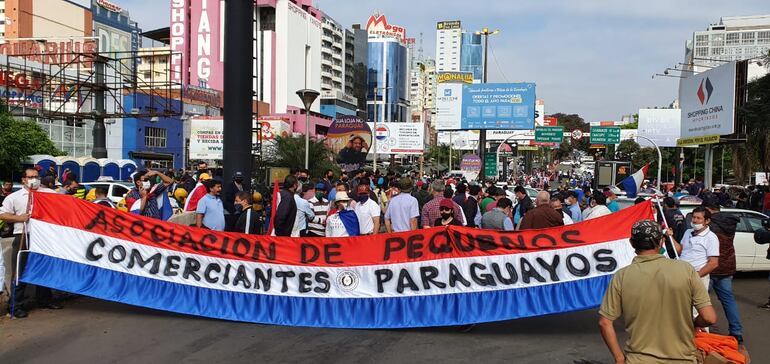 Muchas organizaciones se unieron para pedir la apertura del puente.