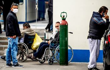 En Perú el sistema hospitalario está al borde del colapso, particularmente en Lima y en la Amazonía. Los contagios aumentaron más del 40% en una semana.
