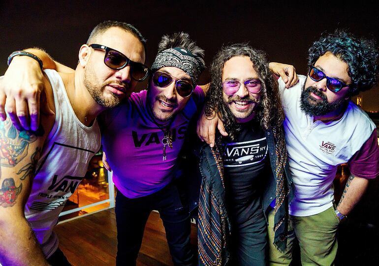 Cachito Galeano, Rodney Cords, Javi Zacher y José “Batoloco” Gaona son los integrantes de Salamandra, y quienes también se encuentran celebrando sus 20 años con la música.