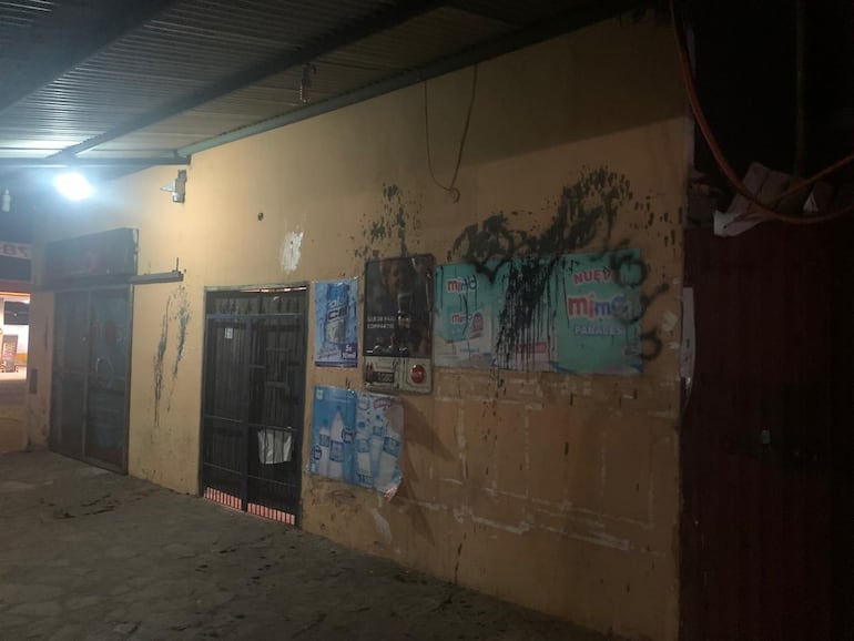 En estas condiciones quedó la pared de la casa de los padres del senador Blas Lanzoni y abuelos del intendente de Ñemby, Lucas Lanzoni.