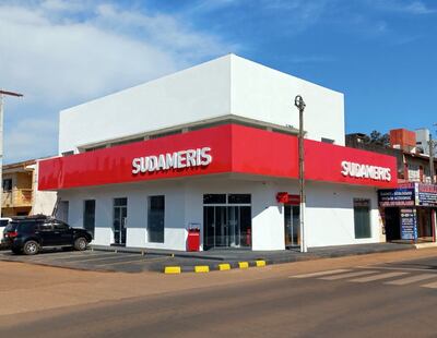 La nueva sucursal de Sudameris, situado en Av. Mariscal Estigarribia esq. Independencia Nacional, de Cnel. Oviedo.