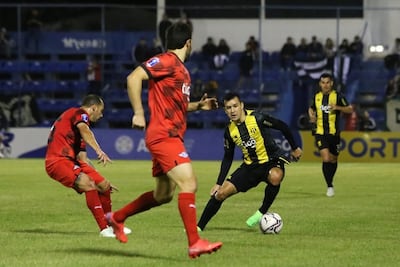 Néstor Camacho, durante el partido ante Libertad.