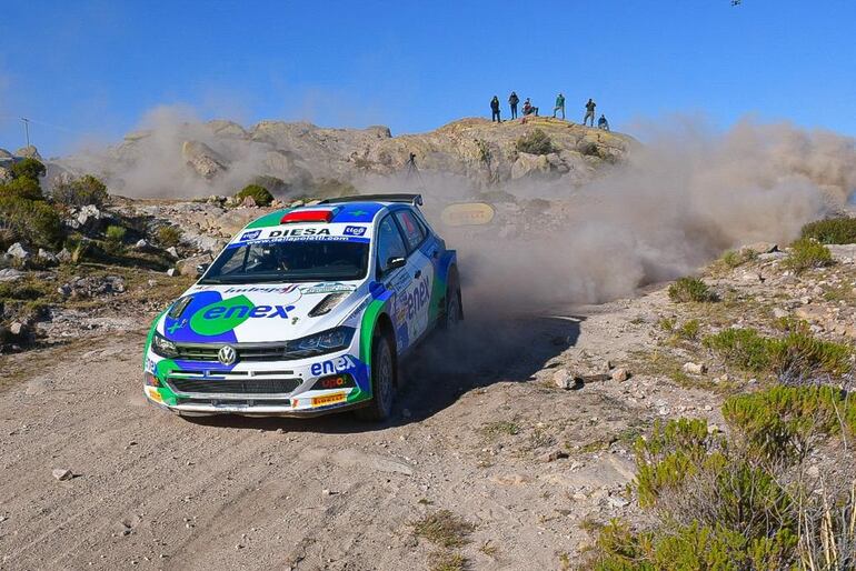 Augusto Bestard y José Luis Díaz, a bordo del Volkswagen Polo GTI R5 durante el Rally de Argentina y con el que retornarán al campeonato nacional.