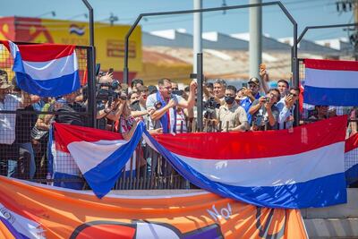 Miguel Prieto discurseando en manifestación
