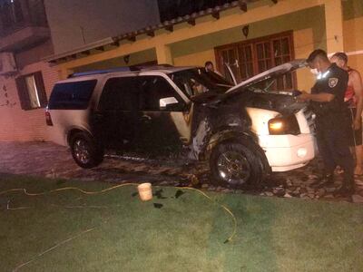 La camioneta quedó destruida casi en su totalidad a raíz del incendio intencional.