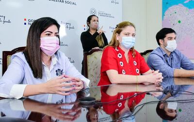 Las autoridades de salud presentes en la conferencia de prensa instaron a la conciencia y respeto a las medidas.