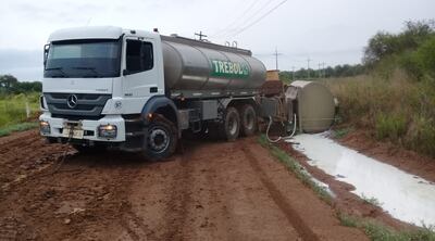 Los días de lluvia son un  tormento para los productores de leche. Las pérdidas son millonarias.