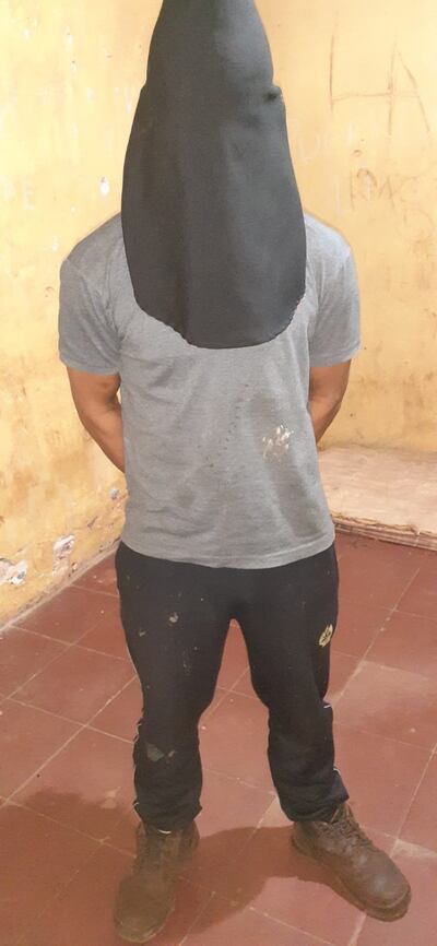 El sospechoso fue identificado como Daniel Carballo Bogado (23) y detenido por la policía. En su poder se encontró el celular de la víctima y un destornillador con manchas de sangre.