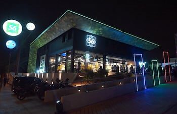 Sobre avenida Primer Presidente está este Superseis 24/7.