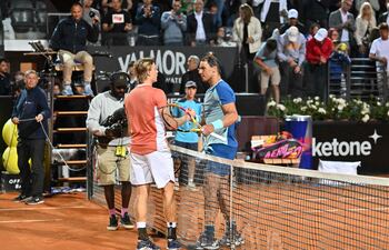 El canadiense Denis Shapovalov derrotó a Rafa Nadal en el Masters 1000 de Roma, en tres sets. AFP