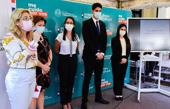 Estuvieron presentes la viceministra de Rectoría y Vigilancia de la Salud, Dra. Lida Sosa; la directora Nacional de Vigilancia Sanitaria, Dra. María Antonieta Gamarra y el director General de Vigilancia, Dr. César Cristaldo, entre otros.