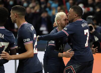Festejo entre Neymar y Kylian Mbappé tras el gol del PSG al Real Madrid en el Parque de los Príncipes.