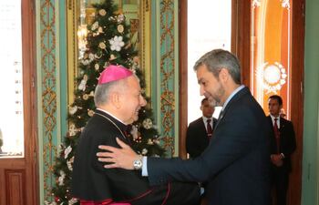 Presidente Mario Abdo Benítez y Nuncio Apostólico Eliseo Ariotti.