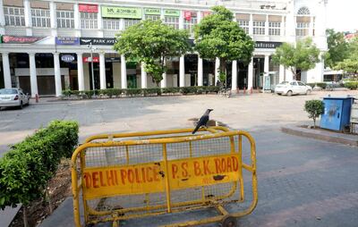 Una calle casi desierta en Nueva Delhi, India, que atraviesa un nuevo cierre debido a los altos números de casos de covid-19 en el país asiático.
