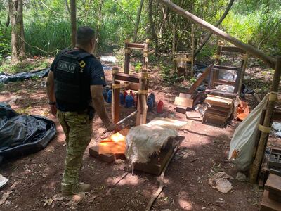 Los agentes de la Senad encontraron varios campamento provisorio de los marihuaneros.