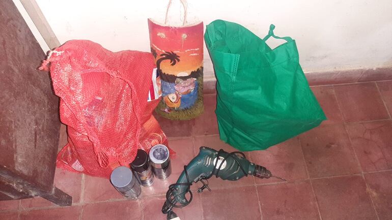 Elementos encontrados en poder del detenido.