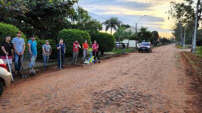 Vecinos se unen y trabajan en mejores de avenidas ante la ineficiencia municipal