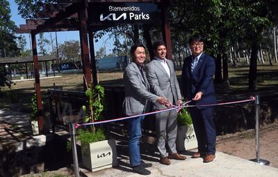 Steve Lee, Didier Arias y Jiman Kim durante la inauguración de Kia Parks.