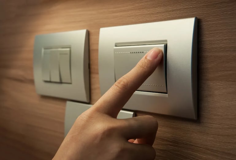Antes de viajar, verificar qué artefactos eléctricos quedarán encendidos.