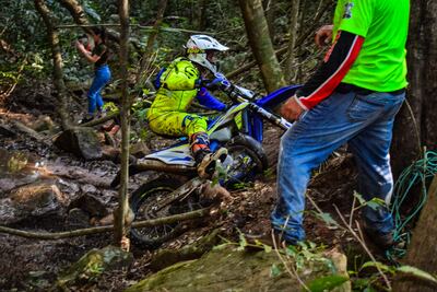 Más de 50 pilotos tomaron parte de la primera fecha del Campeonato Nacional Sherco Hard Enduro 2021, que se disputó en las serranías de Caacupé y donde destacó Kassiano Burtett.