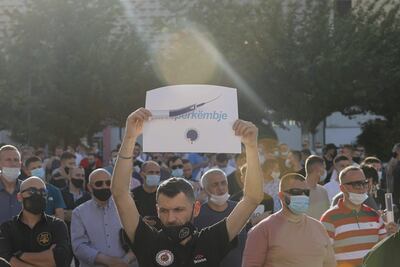 Pristina (Serbia), 25/05/2021.- People take part in a protest organized by gastronomic association against coronavirus pandemic restrictions in Pristina, Kosovo, 25 May 2021. Government of the Republic of Kosovo ordered restaurants and bars to close after 10.30pm and imposed a curfew from 10.30pm to 5am. (Protestas) EFE/EPA/VALDRIN XHEMAJ
