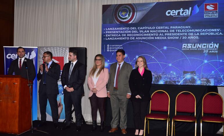 Técnicos de Conatel, este miércoles, en la noche de presentación del Plan Nacional de Telecomunicaciones 2021-2025, que se realizó en el Hotel Guaraní.